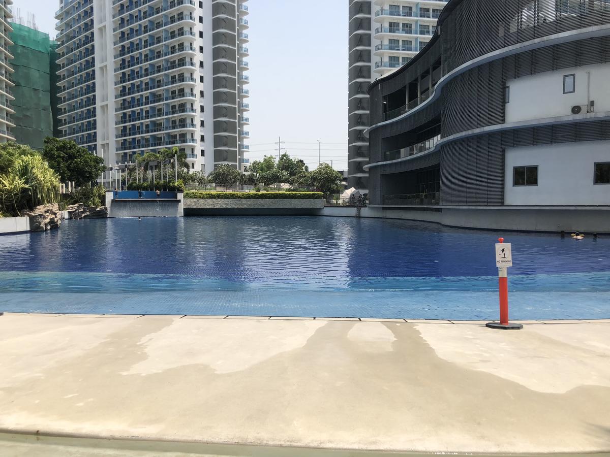 Azure Urban Resort Residences Manila Bagian luar foto