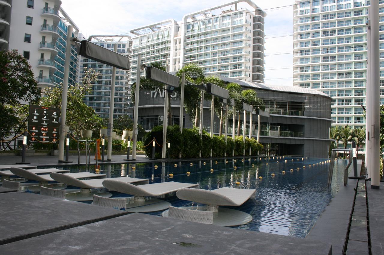 Azure Urban Resort Residences Manila Bagian luar foto