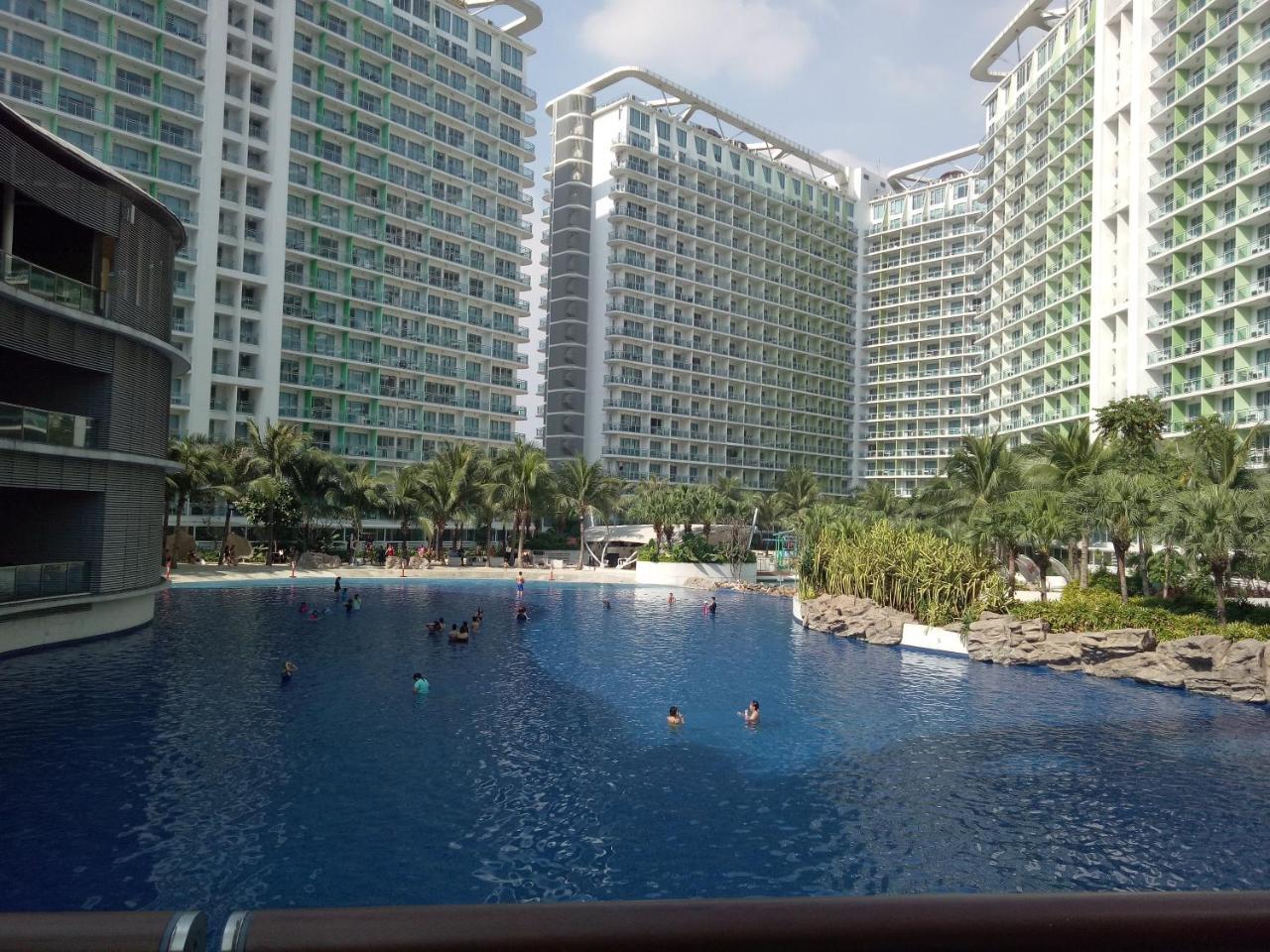 Azure Urban Resort Residences Manila Bagian luar foto